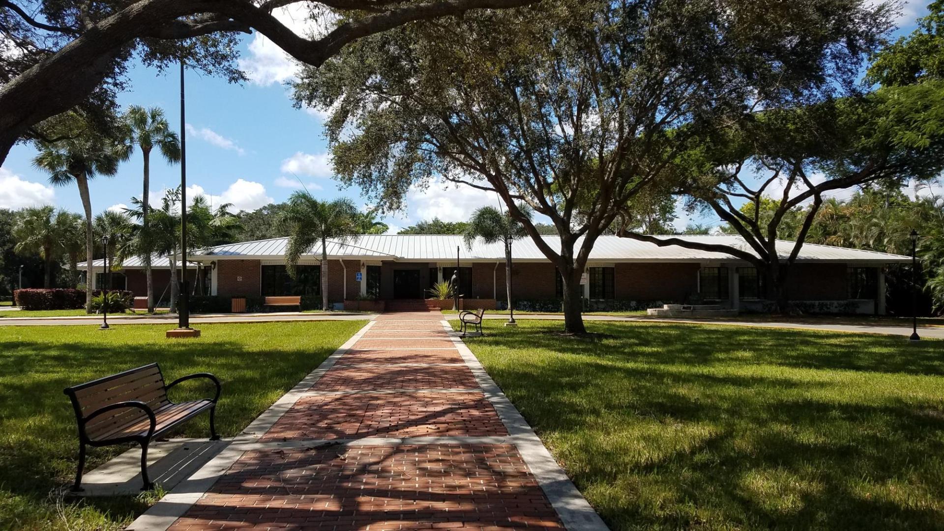 Front image of the Helen B Hoffman Plantation Library